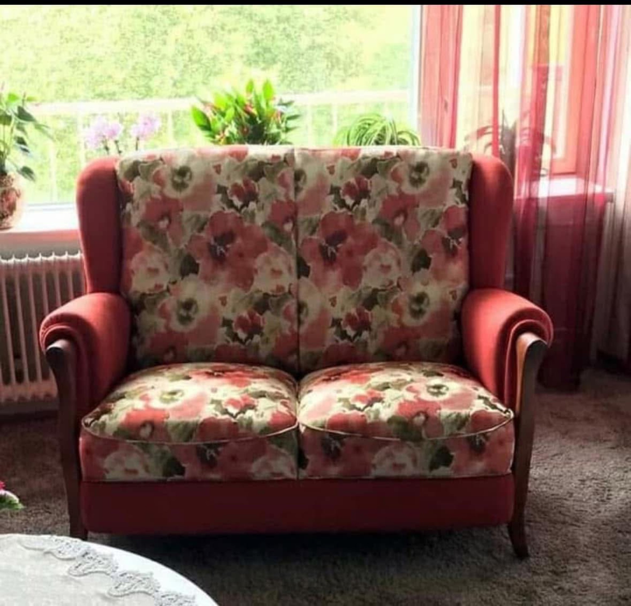 Tweezitsbank met bloemenstof
